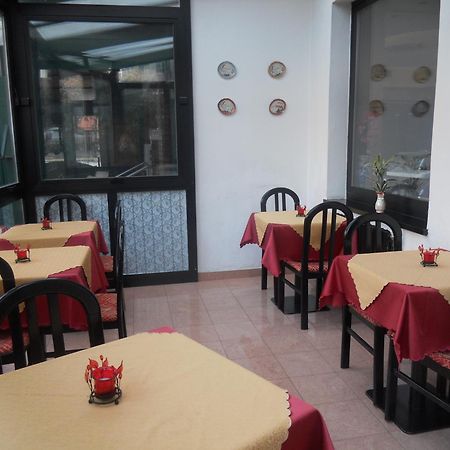 Hotel Adler Milan Bagian luar foto