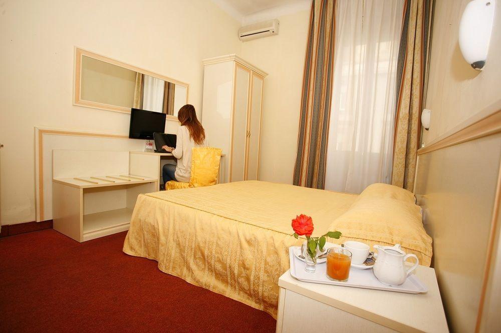 Hotel Adler Milan Bagian luar foto