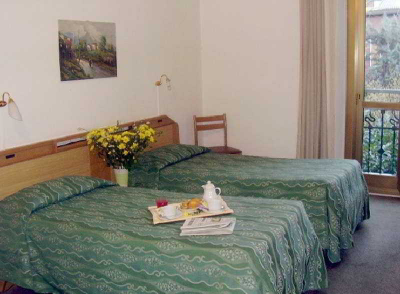 Hotel Adler Milan Bagian luar foto