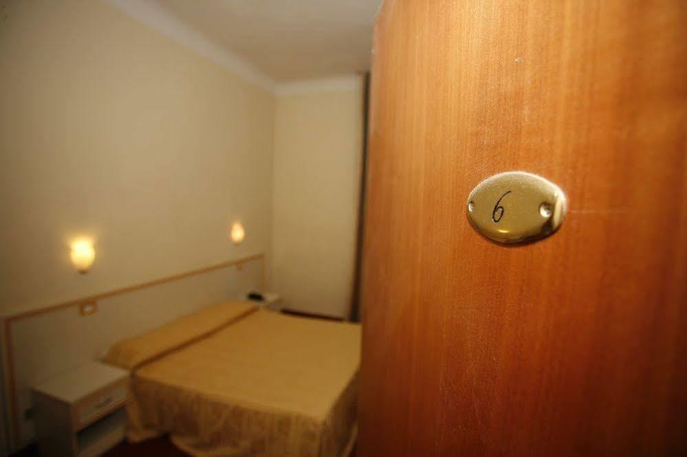 Hotel Adler Milan Bagian luar foto