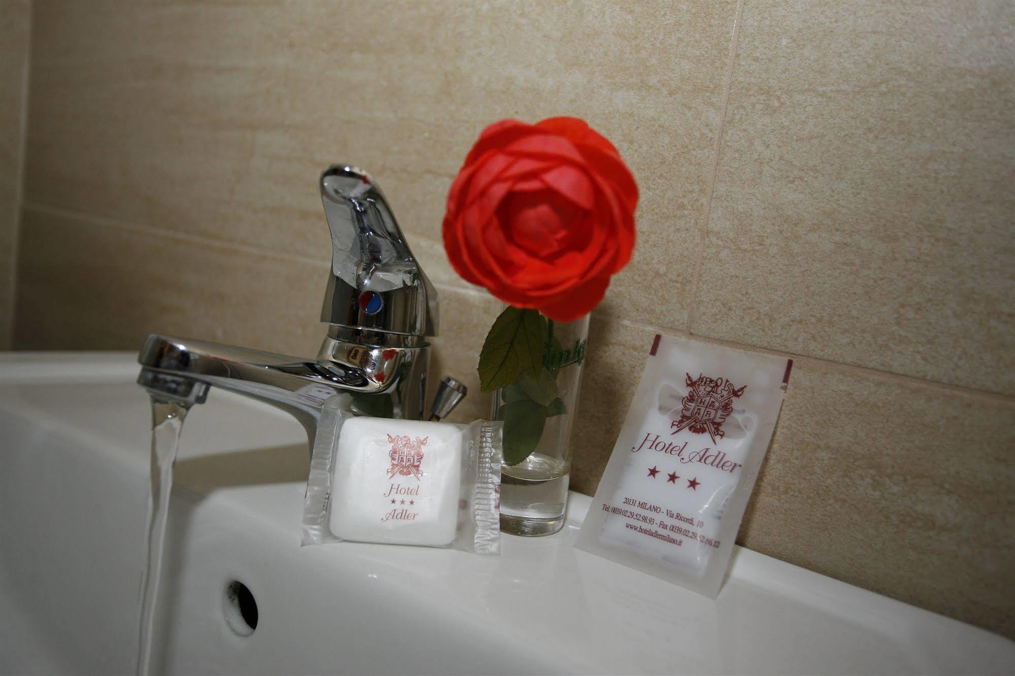 Hotel Adler Milan Bagian luar foto