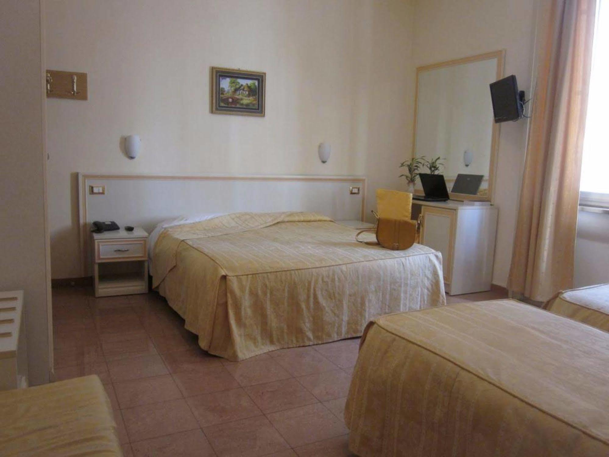 Hotel Adler Milan Bagian luar foto