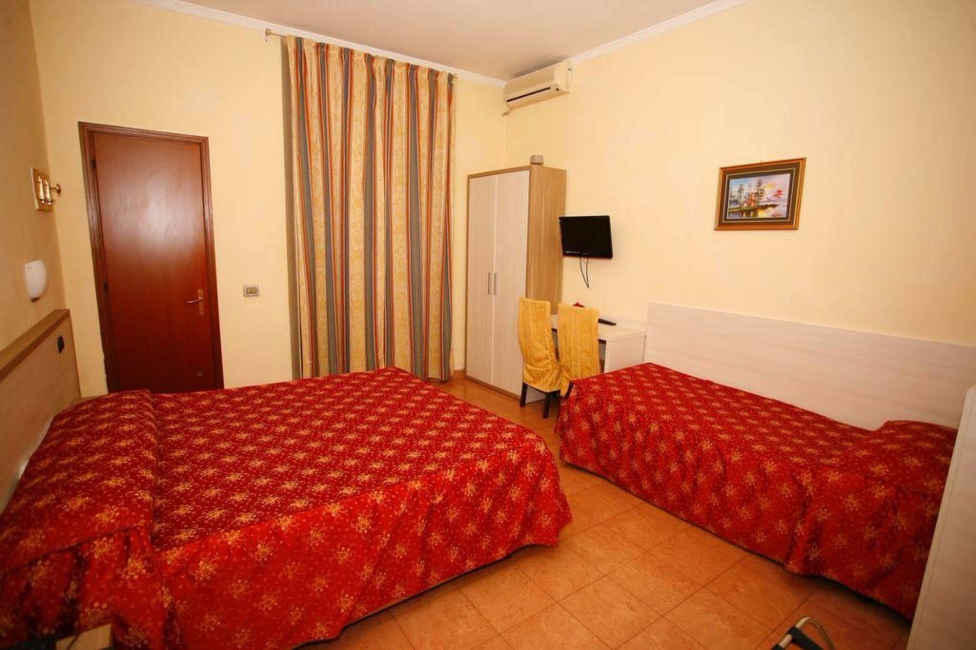 Hotel Adler Milan Bagian luar foto